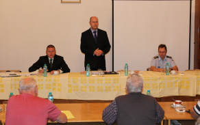 Na setkání promluvili zástupci oddělení péče o vojenské důchodce odboru pro válečné veterány MO.