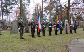 Čestná stráž pěší roty AZ KVV HK a Československé obce legionářské
